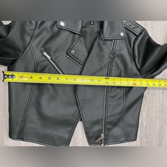 Cropped leather jacket - Picture 8 of 8